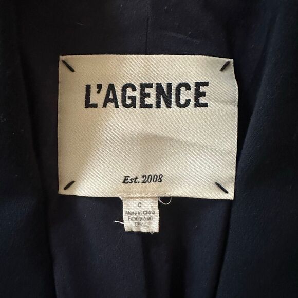L’Agence Kenzie Blazer in Midnight Blue Navy Size O (MISSING BUTTON!) - Picture 6 of 7